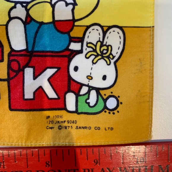LOT OF 4 VINTAGE 1970S RARE HELLO KITTY HANDKERCHIEFS - Picture 15 of 16